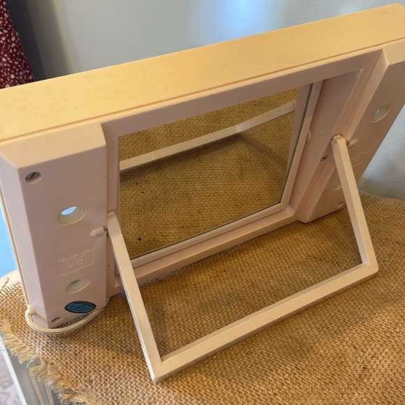 Very vintage makeup mirror mirror two sided mirror flip works great - Picture 3 of 4